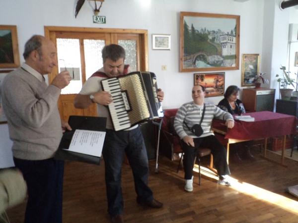 Младият поет Симеон Узунов разчувства пенсионерите в Смолян
